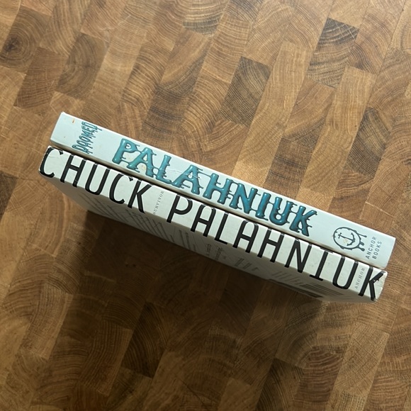 Lot of two books by chuck palahniuk - Picture 3 of 3